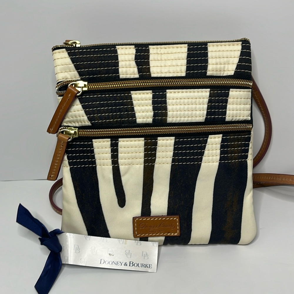 Dooney & Bourke 3 Zipper Black And White Zebra Crossbody 🖤🤍🖤